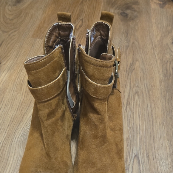 Time and Tru Brown Ankle Booties - Picture 3 of 5